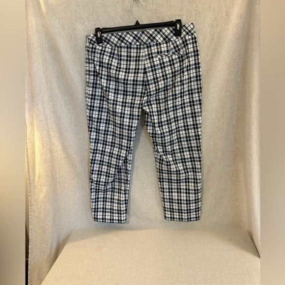 Izod Flat Front Capri Golf Pant Size 10 - Picture 2 of 12